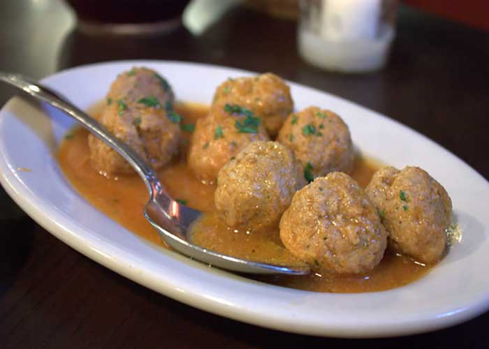 Albóndigas con salsa casera de toda la vida