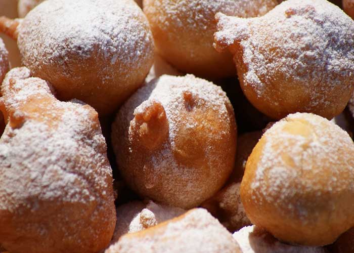 Buñuelos de viento con azúcar