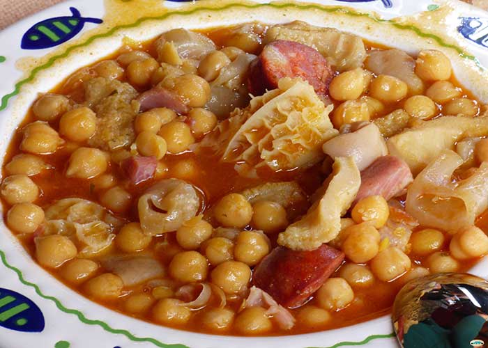 Callos con garbanzos típico de Galicia