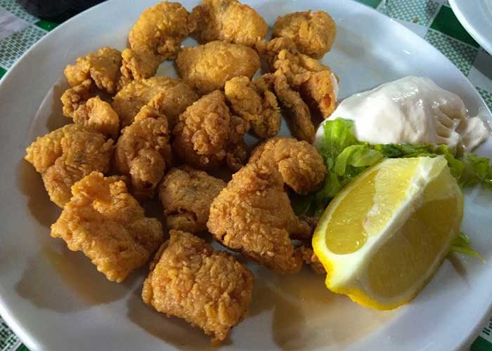 Cazón en adobo típico de Cádiz