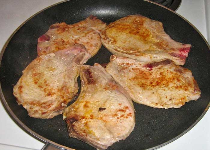 Chuletas de cerdo con salsa riojana