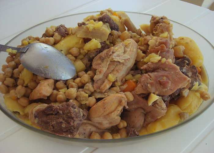 Puchero o cocido típico andaluz