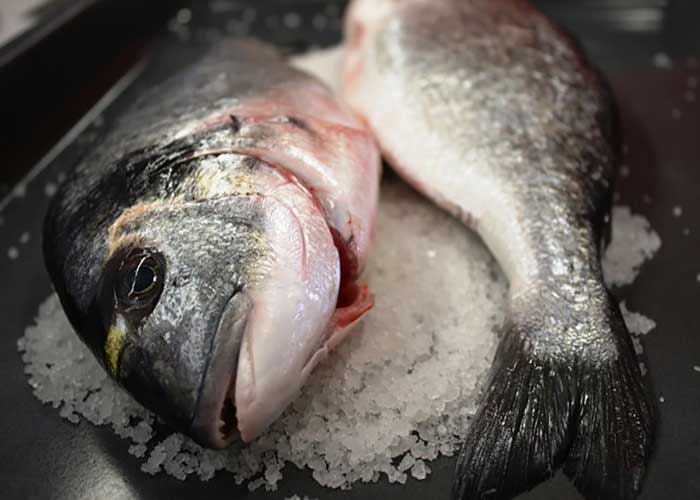 Lomo o dorada a la sal y en el horno