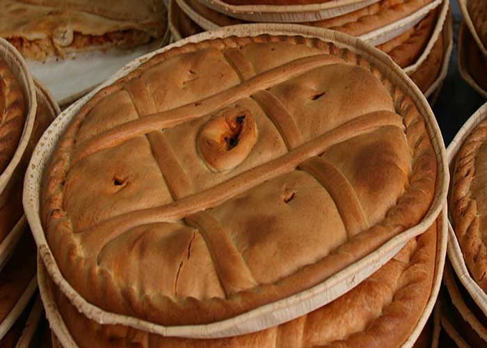 Empanada gallega de atún