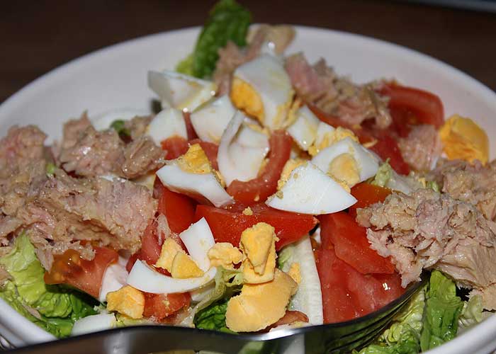 Ensalada de huevo y atún