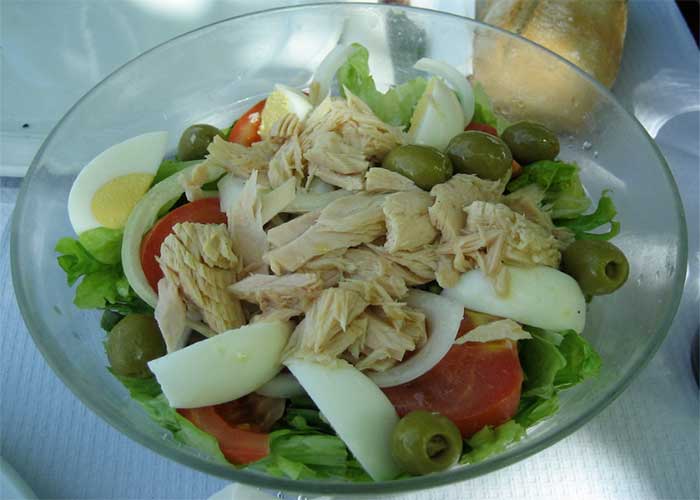 Ensalada típica mixta