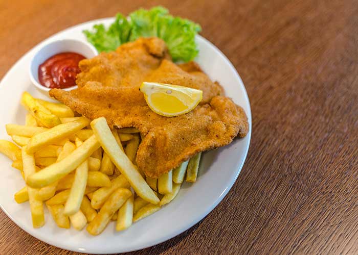 Escalopes de ternera con patatas fritas