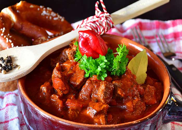 Goulash de ternera a la húngara típico de Hungría