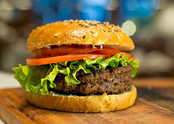 Hamburguesa de carne, tomate, lechuga, etc.