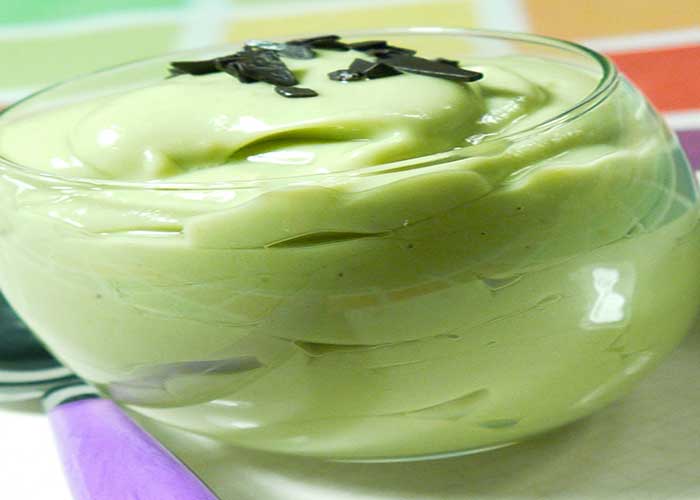 Cremoso helado de aguacate para el verano