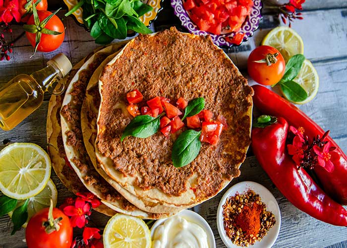 Lahmacun pizza turca