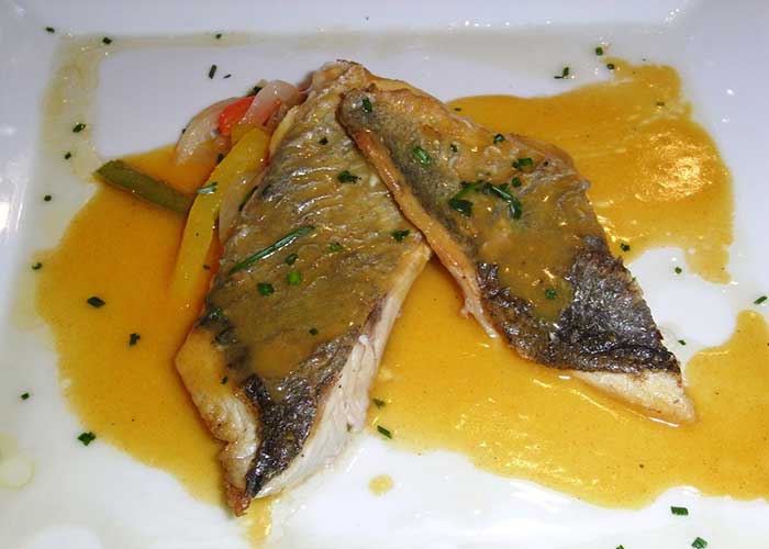 Lomo de dorada en salsa