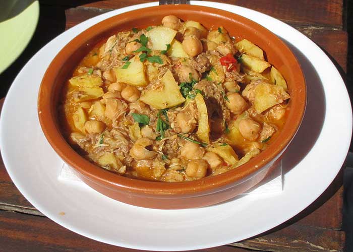 Ropa vieja hecha con las sobras del cocido andaluz o madrileño