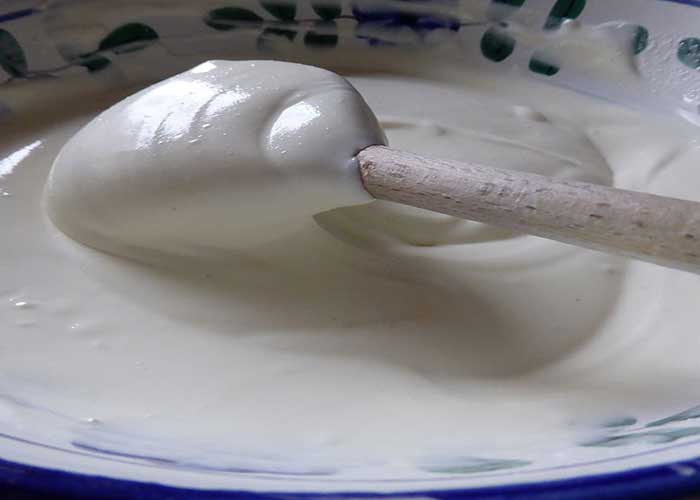 Salsa crema derivada de la salsa bechamel