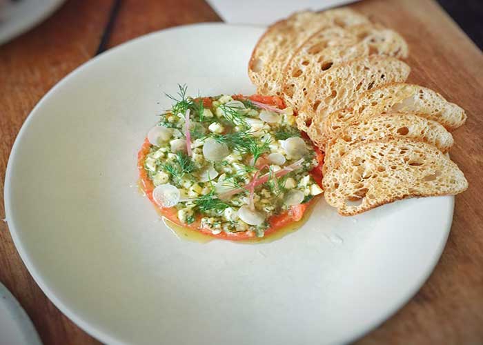 Salsa ravigote derivada de la salsa vinagreta