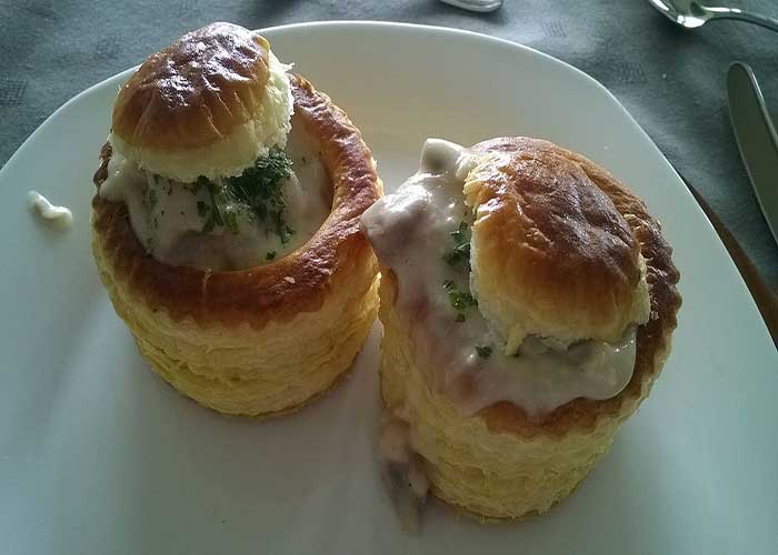 Vol au vents de hojaldre rellenos de verduras y hortalizas